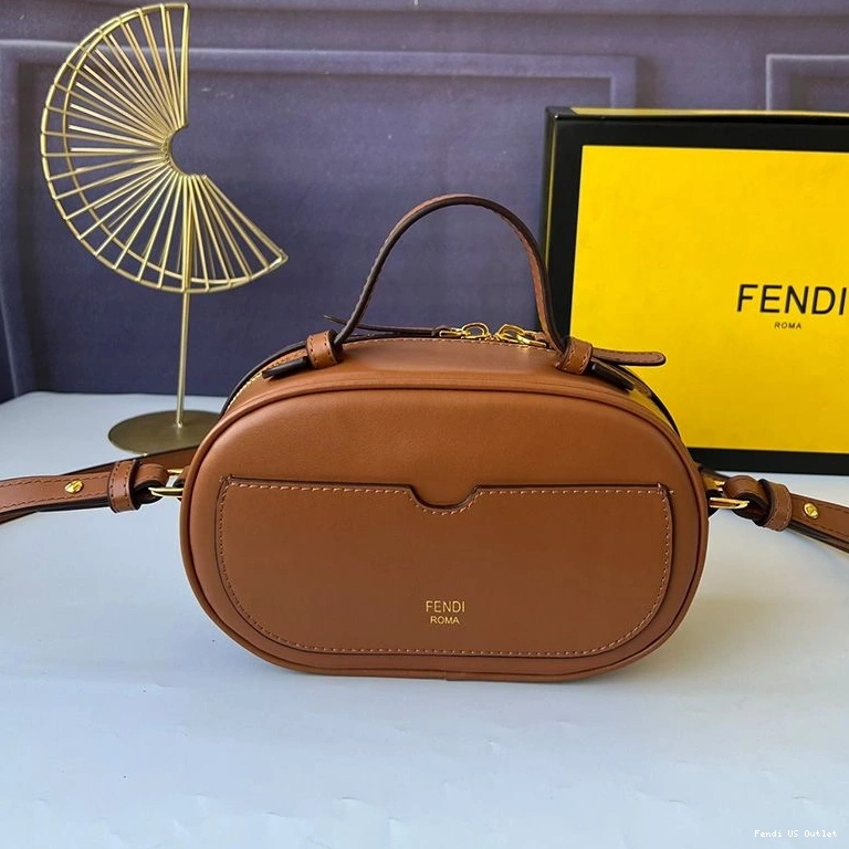 Vintage HOT In O'Lock Brown Camera Fendi Mini Case Leather Calf 0707